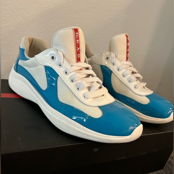 Prada - Picture 2 of 3